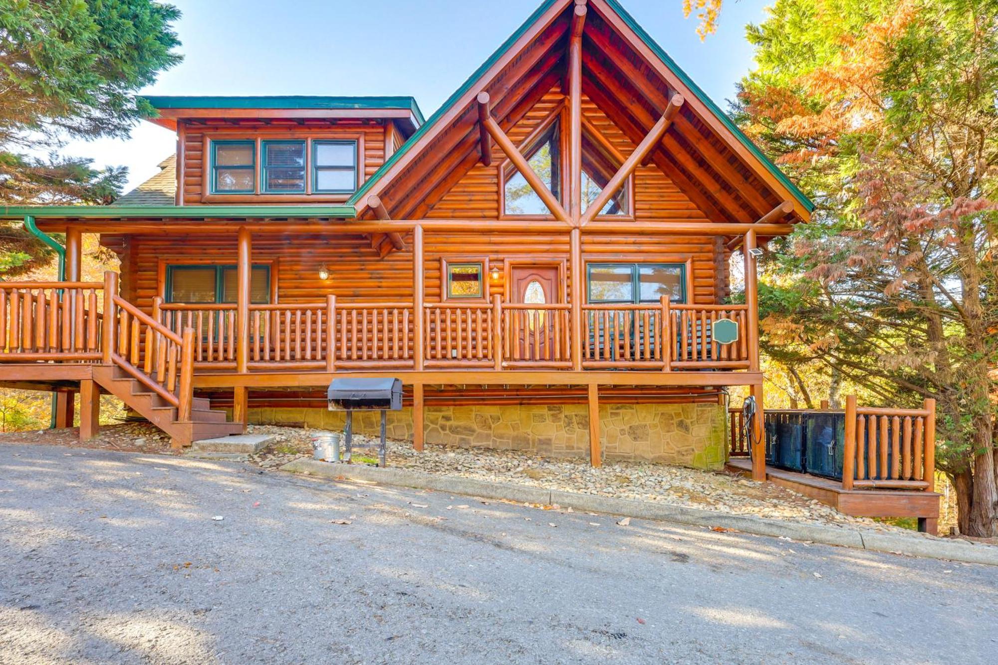 Pigeon Forge Cabin Rental With Decks And Hot Tub! Exterior photo