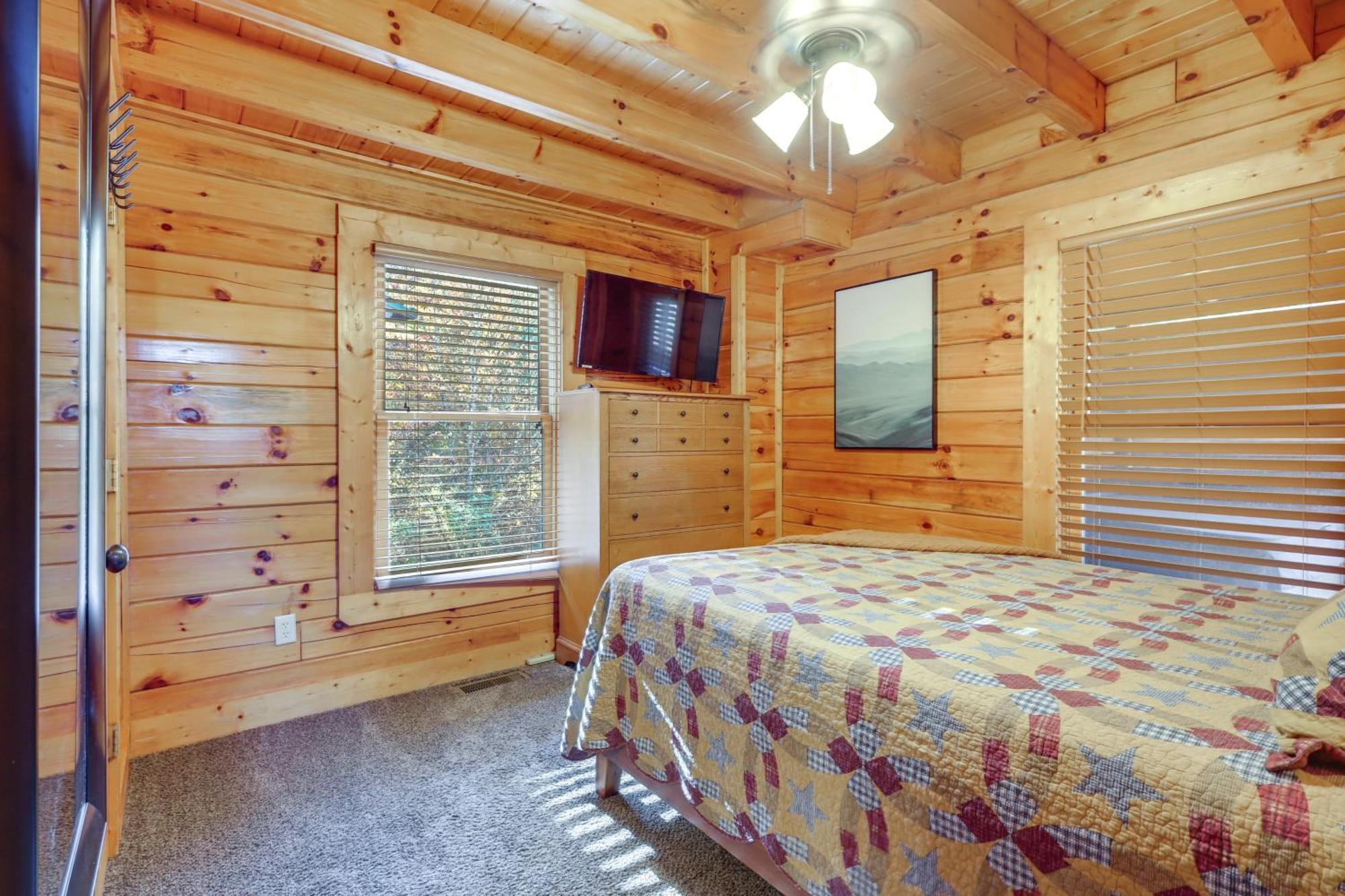 Pigeon Forge Cabin Rental With Decks And Hot Tub! Exterior photo